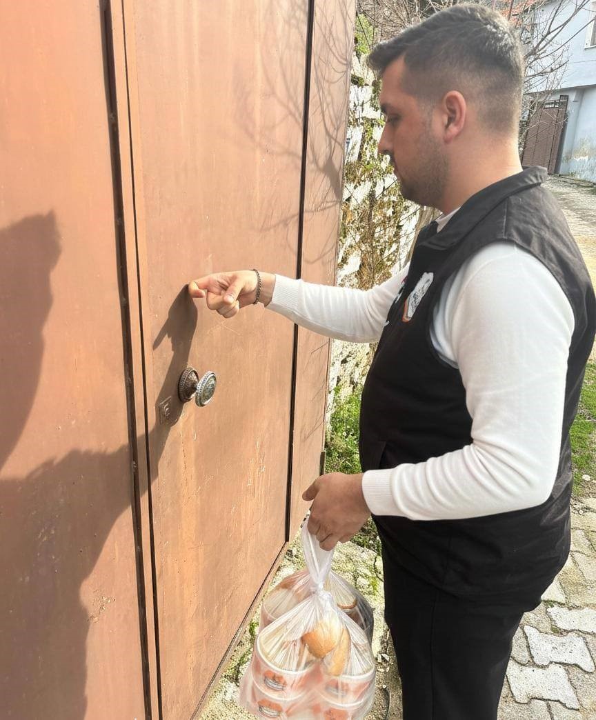 Koçarlı’da ihtiyaç sahiplerine sıcak yemek ve yakacak desteği
