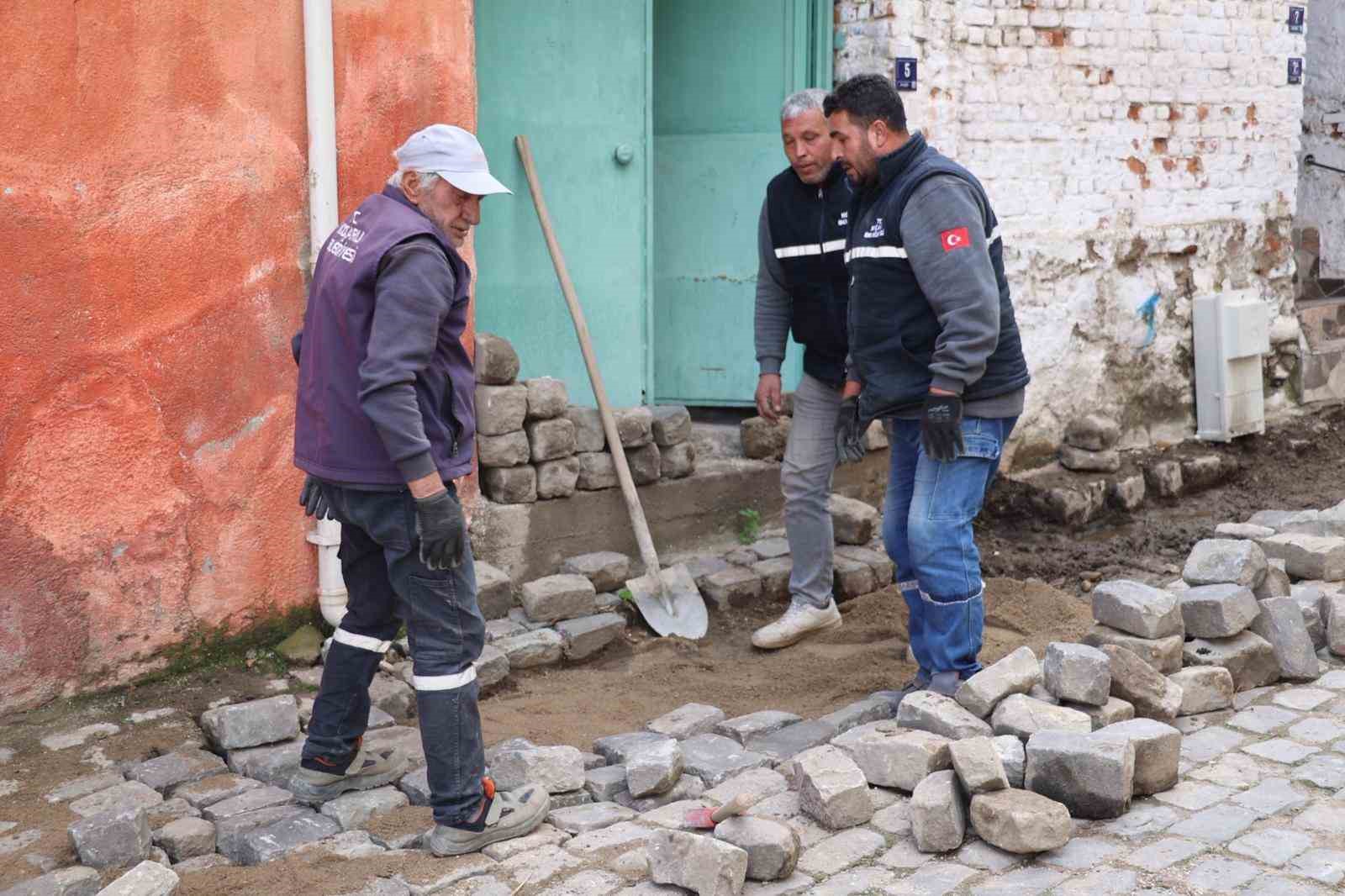 Koçarlı’da tarihi kule sokağında çalışmalar başladı
