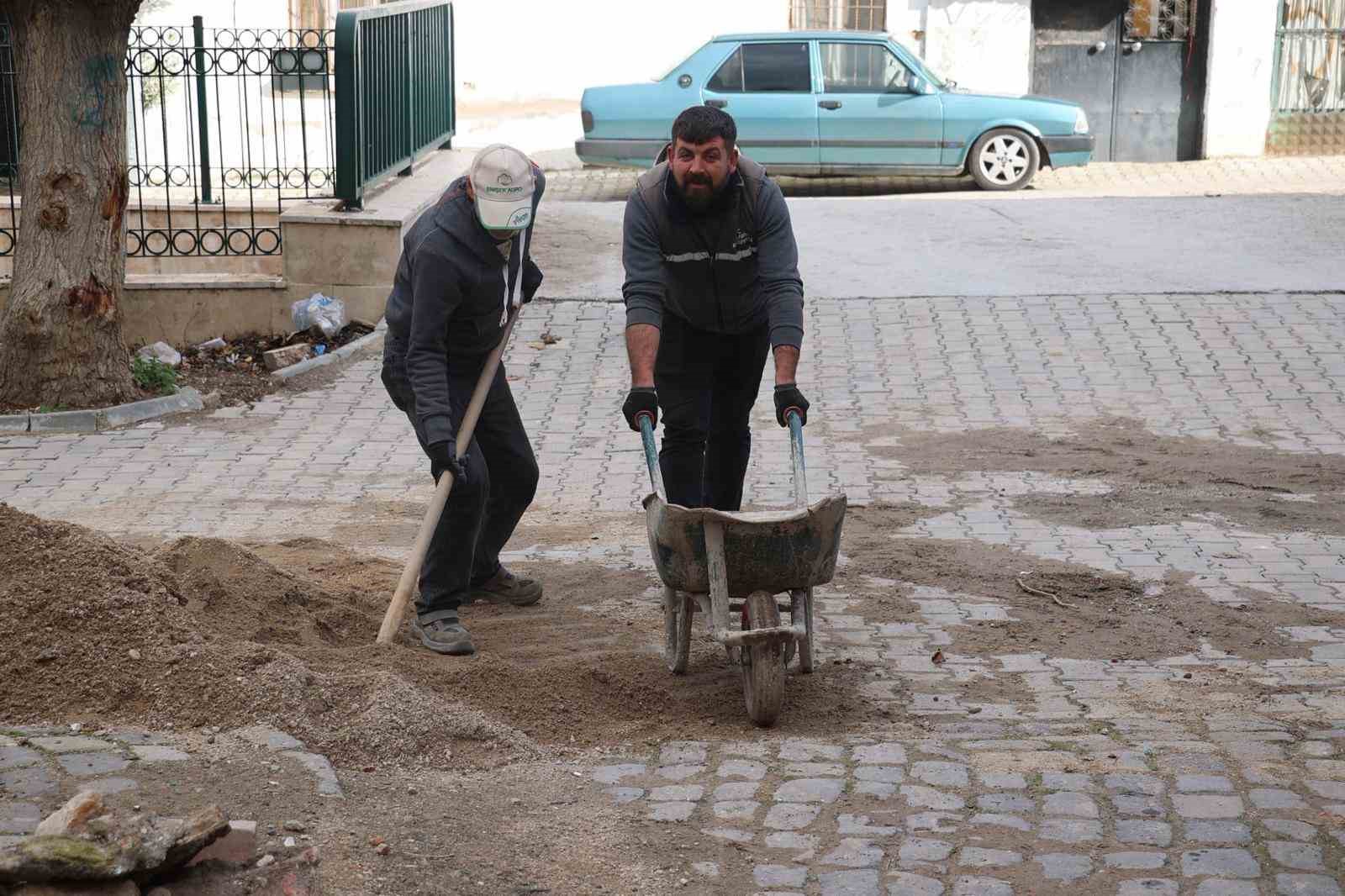 Koçarlı’da tarihi kule sokağında çalışmalar başladı
