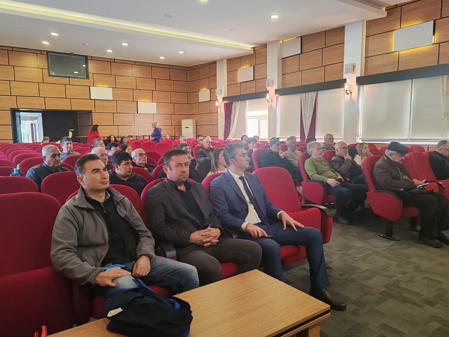 Koçarlılı üreticilere uygulamalı budama eğitimi
