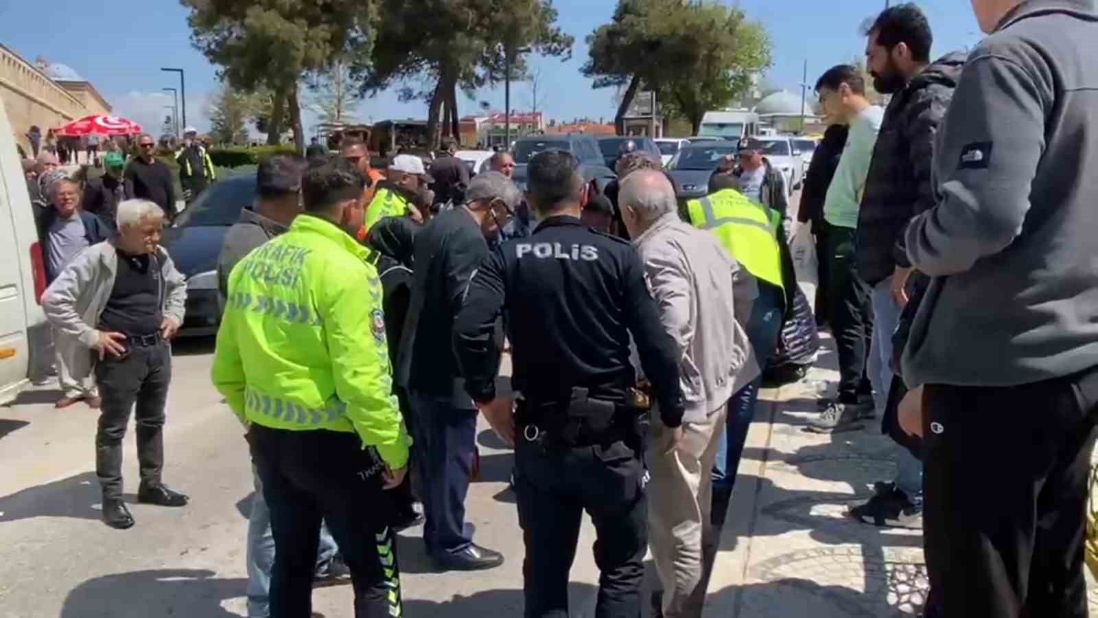 Kocası gaza basınca eşi aracın altında kaldı
