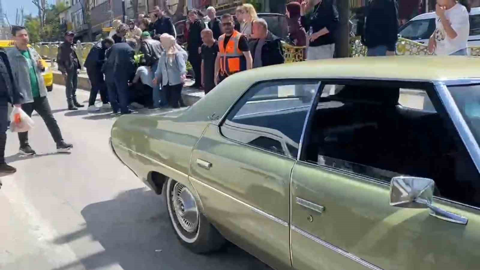 Kocası gaza basınca eşi aracın altında kaldı
