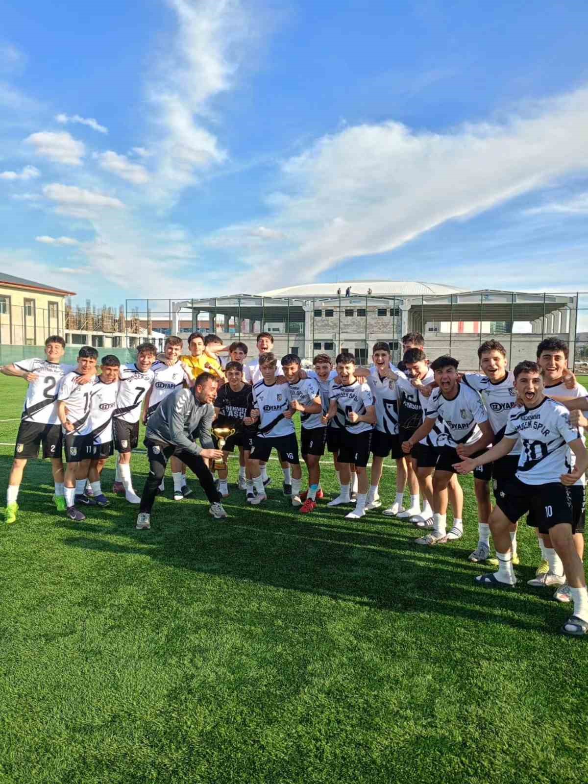 Kocasinan Şimşekspor, U16 Türkiye Şampiyonasında ikinci tura yükseldi
