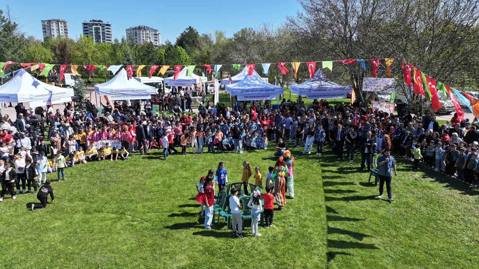 Kocasinan’da bayram havasında geleneksel değerlerle renklenen çocuk şenliği
