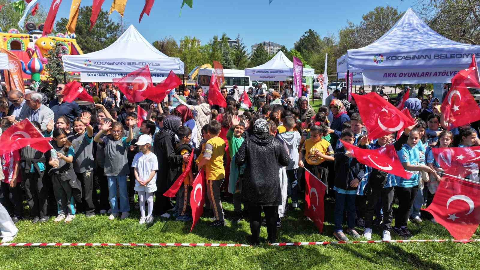 Kocasinan’da bayram havasında geleneksel değerlerle renklenen çocuk şenliği
