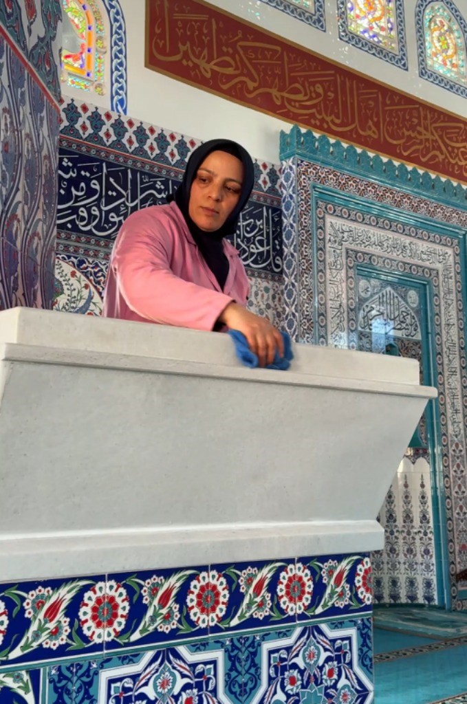 Kocasinan’da camiler Ramazan’da da gül kokuyor
