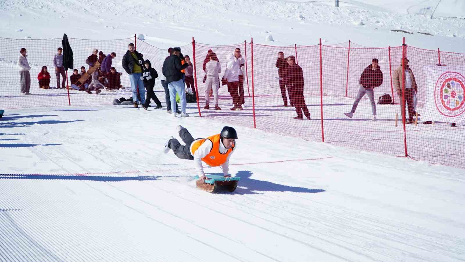 Kökbörü ve Kızak Şampiyonası 5 bin kişiyi Erciyes’te buluşturdu
Kökbörü ve Kızak Şampiyonası 5 bin kişiyi Erciyes’te buluşturdu