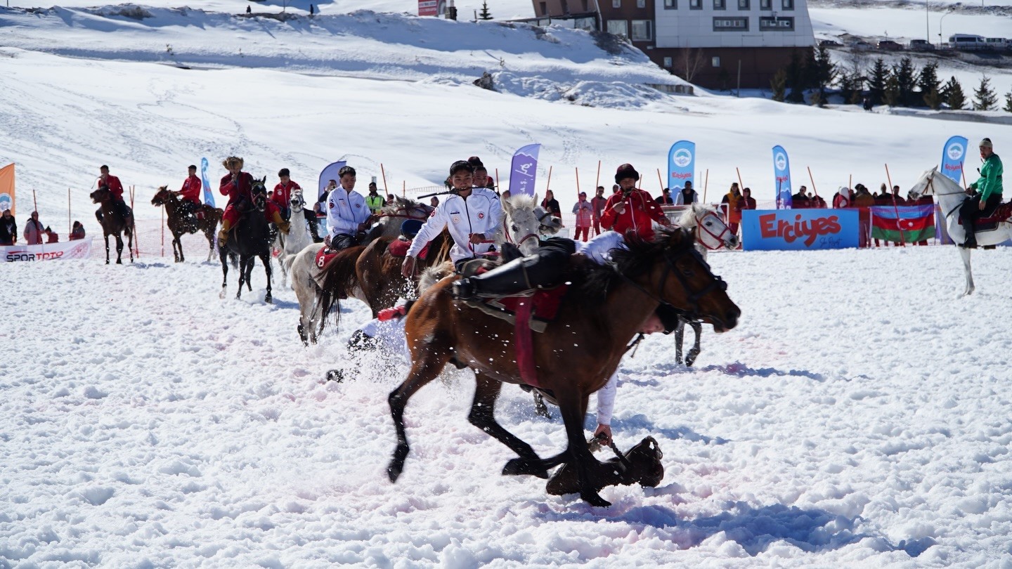 Kökbörü ve Kızak Şampiyonası 5 bin kişiyi Erciyes’te buluşturdu
Kökbörü ve Kızak Şampiyonası 5 bin kişiyi Erciyes’te buluşturdu