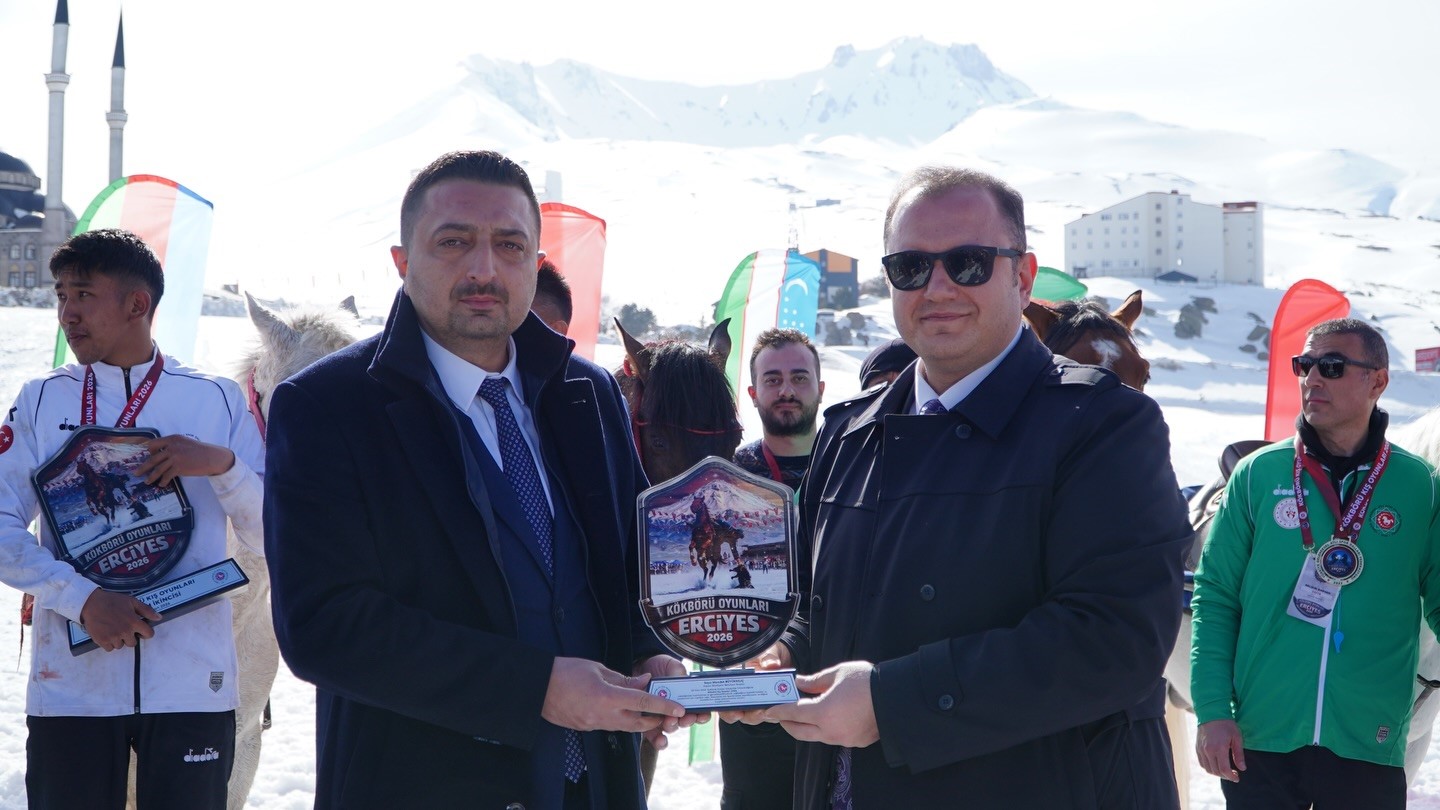 Kökbörü ve Kızak Şampiyonası 5 bin kişiyi Erciyes’te buluşturdu
Kökbörü ve Kızak Şampiyonası 5 bin kişiyi Erciyes’te buluşturdu