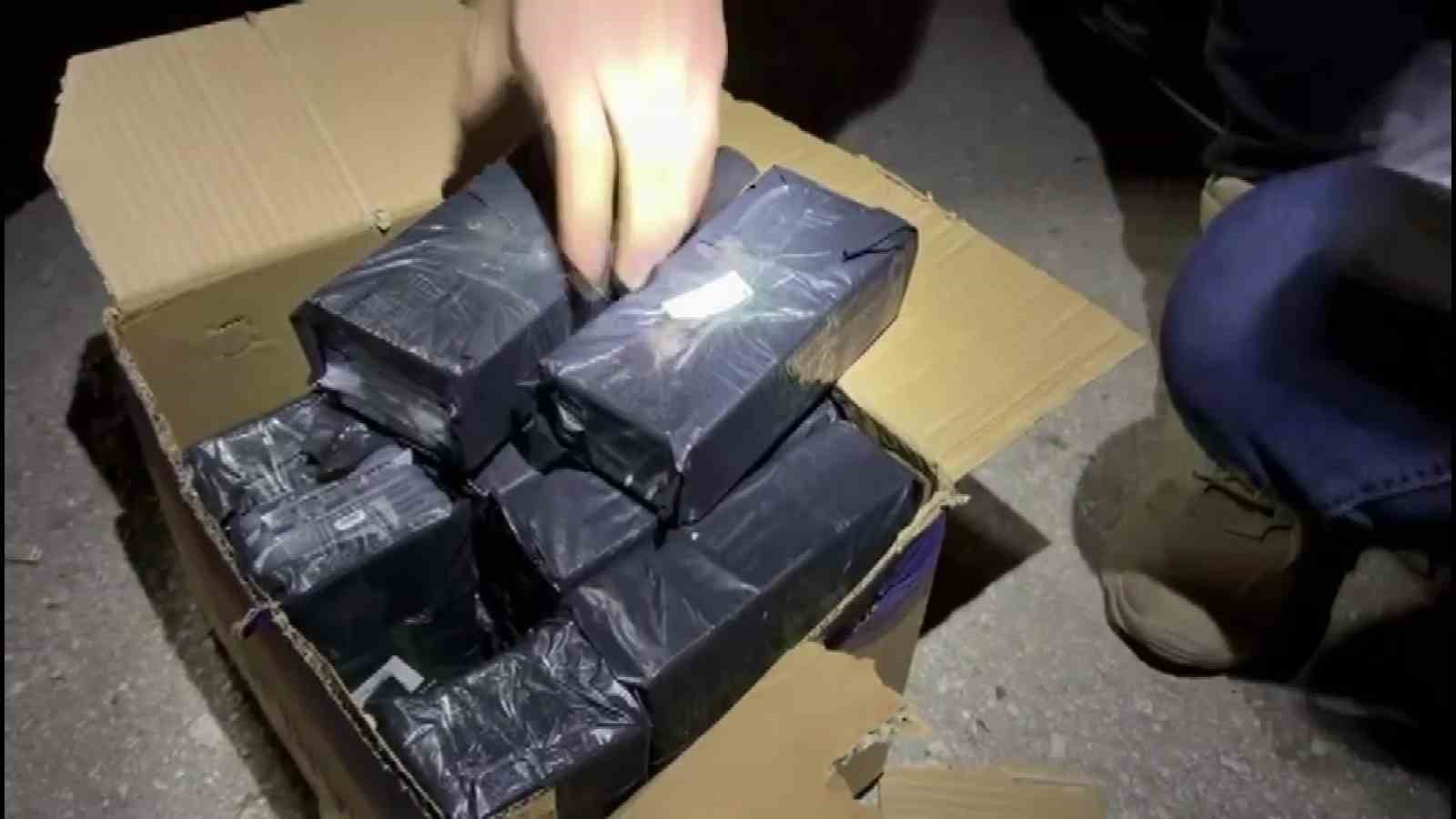 Kolilerden su değil kaçak telefonlar çıktı
