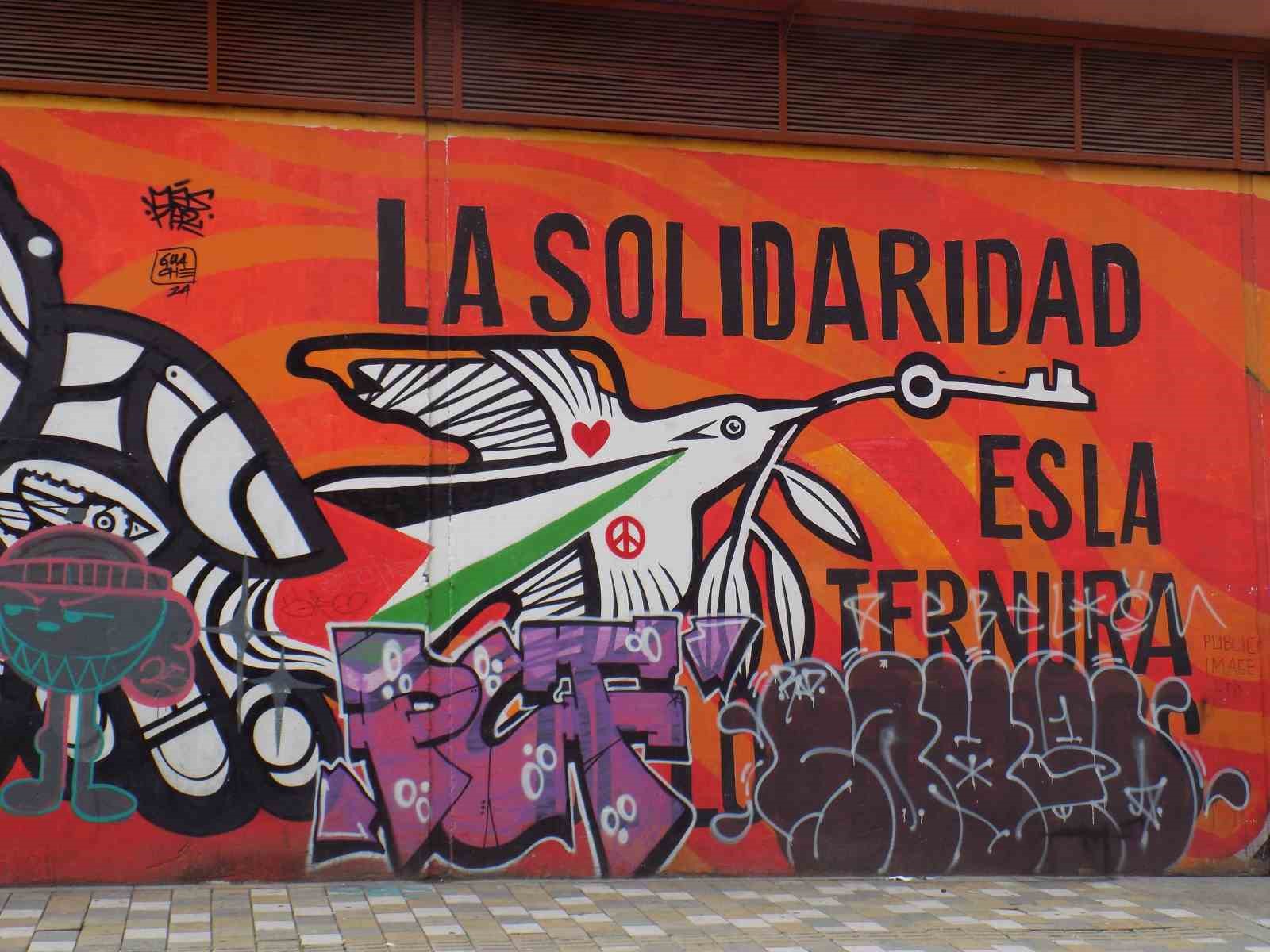 Kolombiya’da grafitiler şehrin kimliğini gözler önüne seriyor
Kolombiya’da grafitiler şehrin kimliğini gözler önüne seriyor