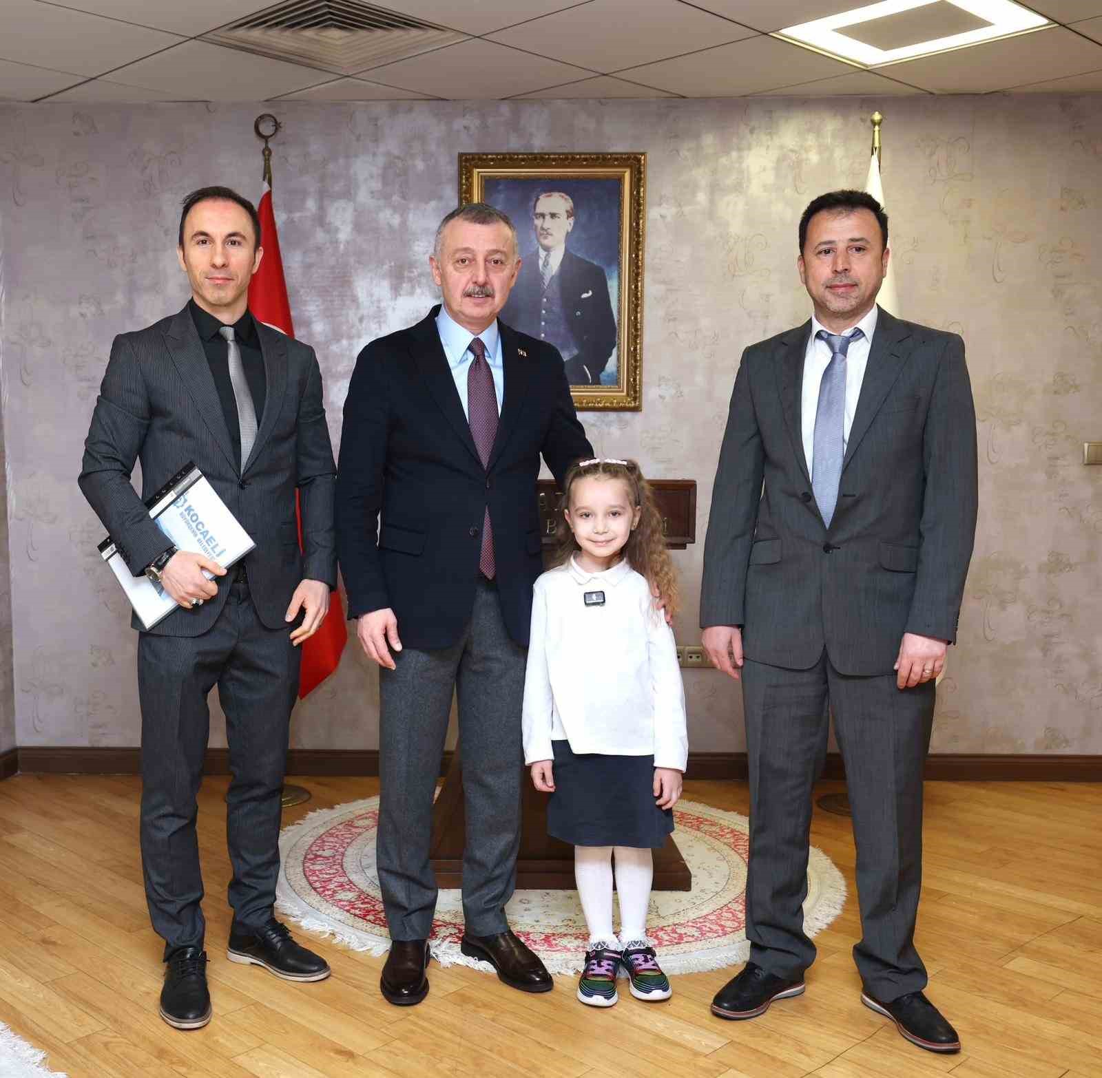 Koltuğu devralan minik başkan ilk talimatlarını verdi
