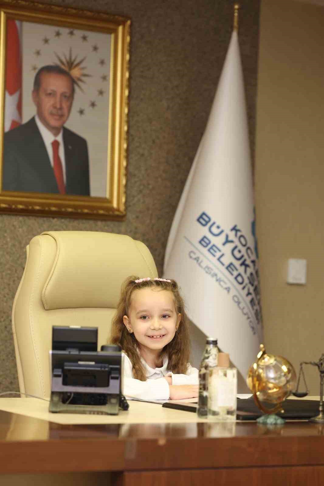 Koltuğu devralan minik başkan ilk talimatlarını verdi
