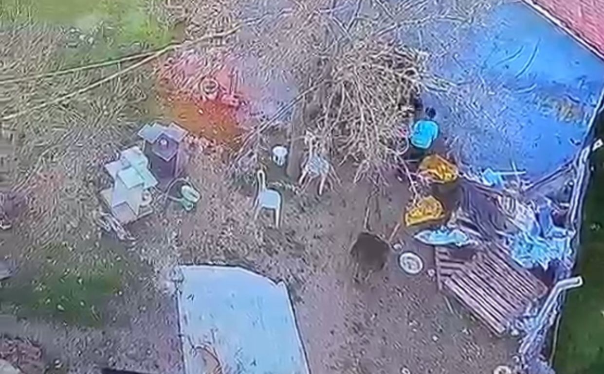 Komşu kavgası kamerada: Av tüfeğiyle ateş açtı
