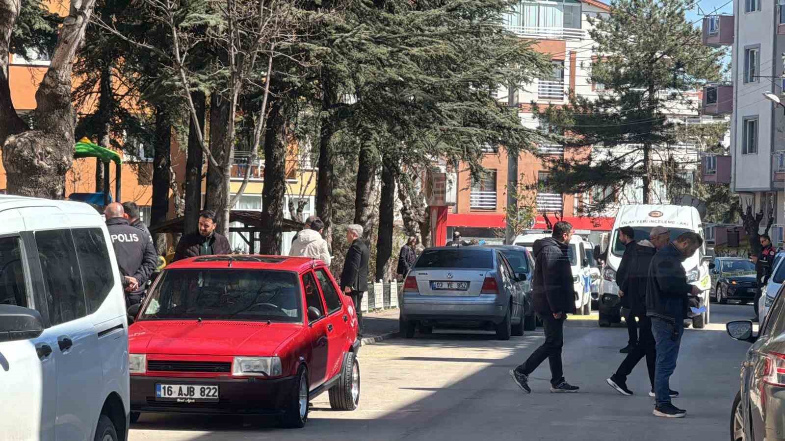 Komşular arasındaki gürültü kavgası kanlı bitti: 2 ölü
