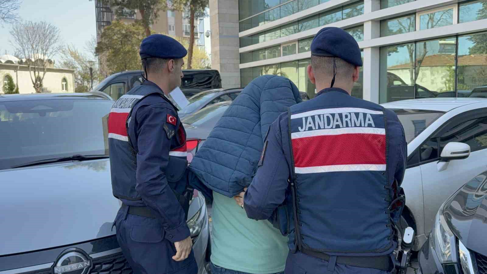 Komşusunu silahla tehdit eden şahıs tutuklandı
