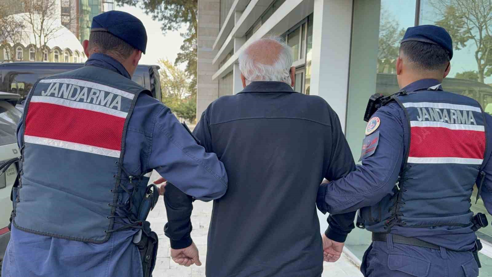 Komşuyu tüfekle tehdit eden yaşlı adam gözaltına alındı
