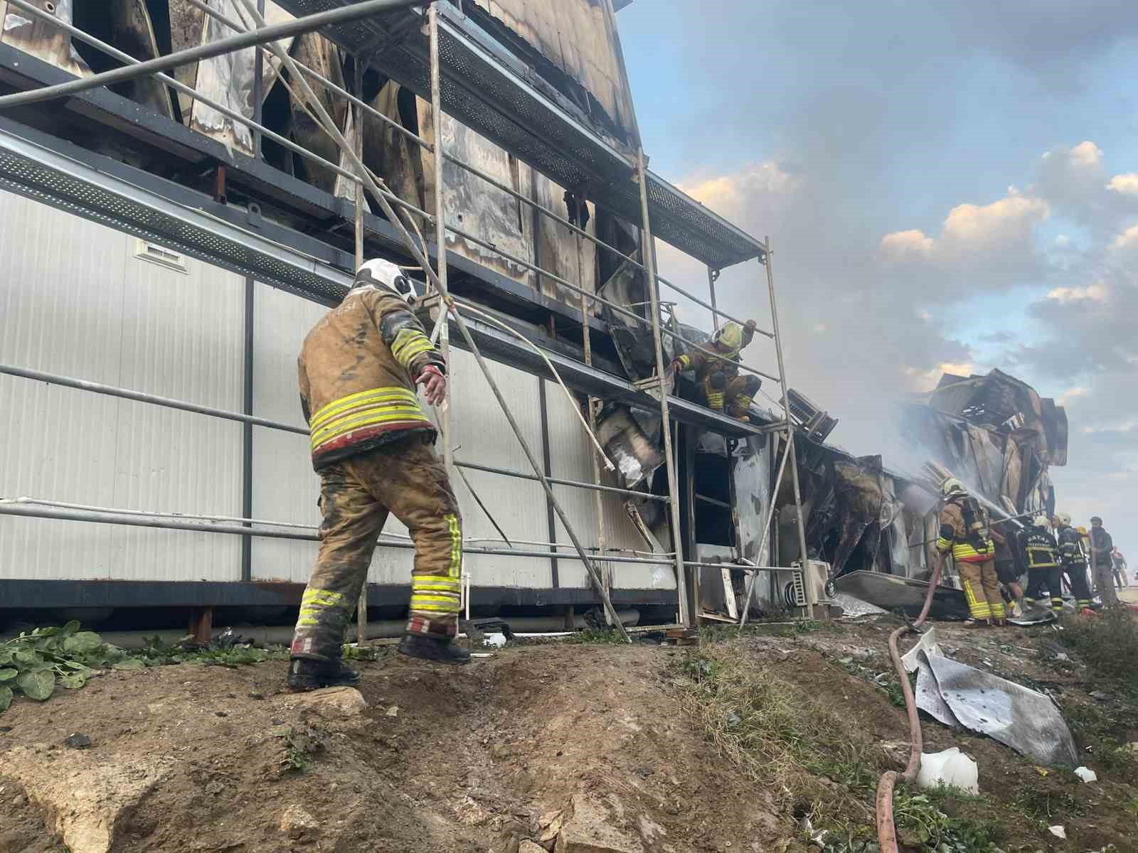 Konteyner yatakhane alevlere teslim oldu
