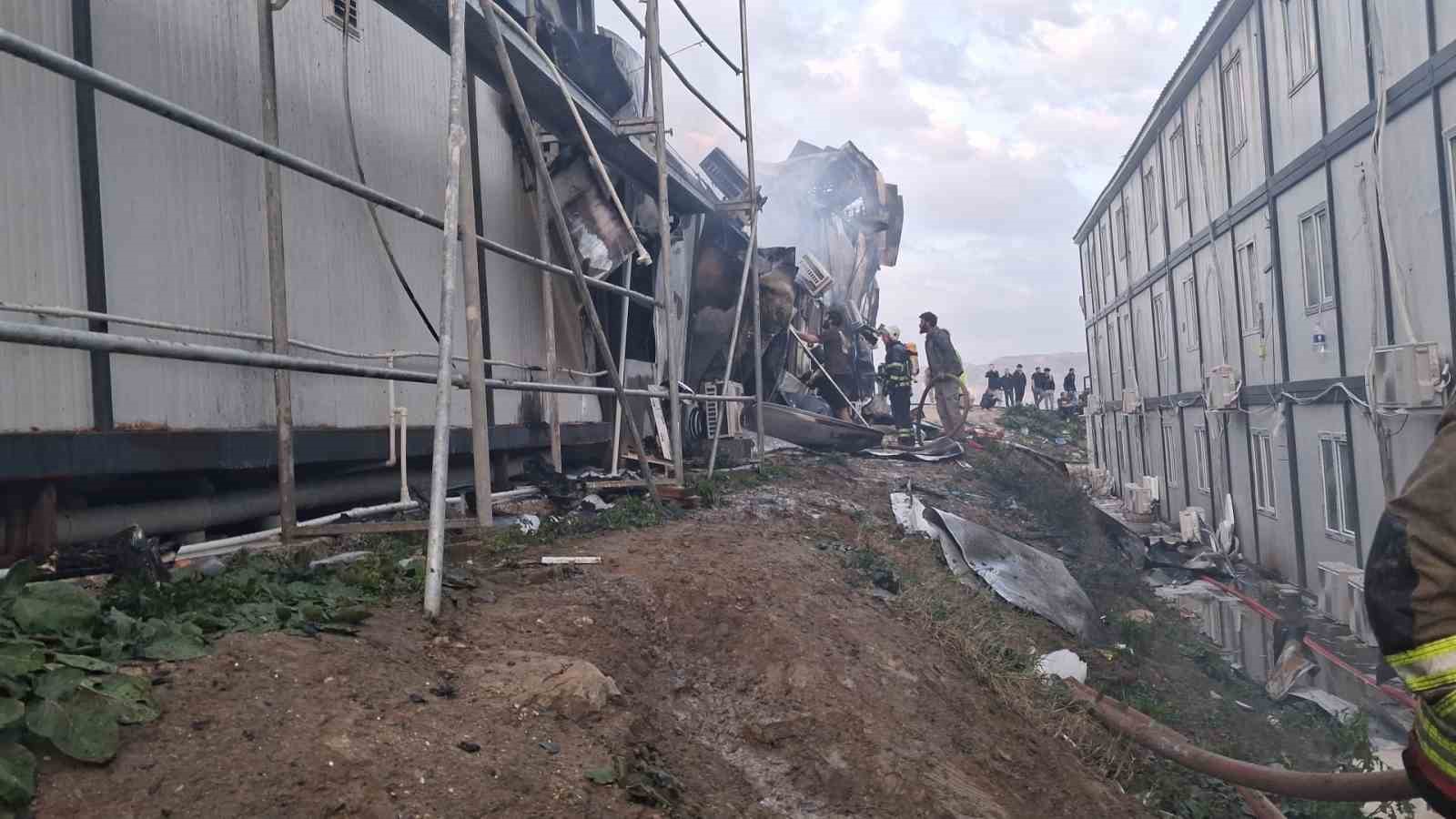 Konteyner yatakhane alevlere teslim oldu
