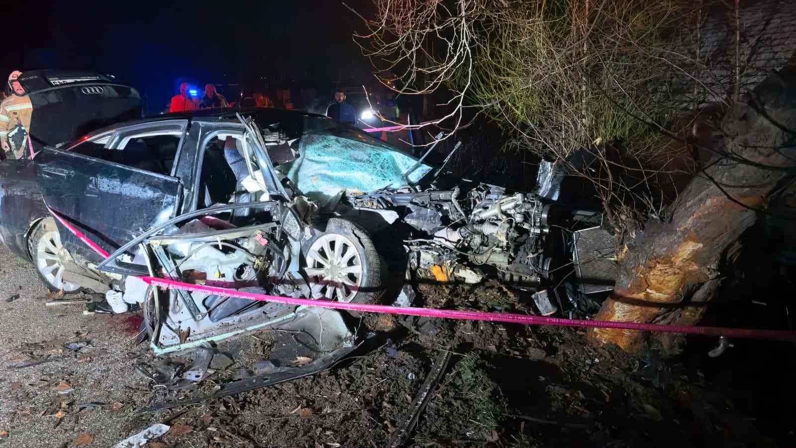 Kontrolden çıkan araç ağaca çarptı: 2 ölü, 2 yaralı
