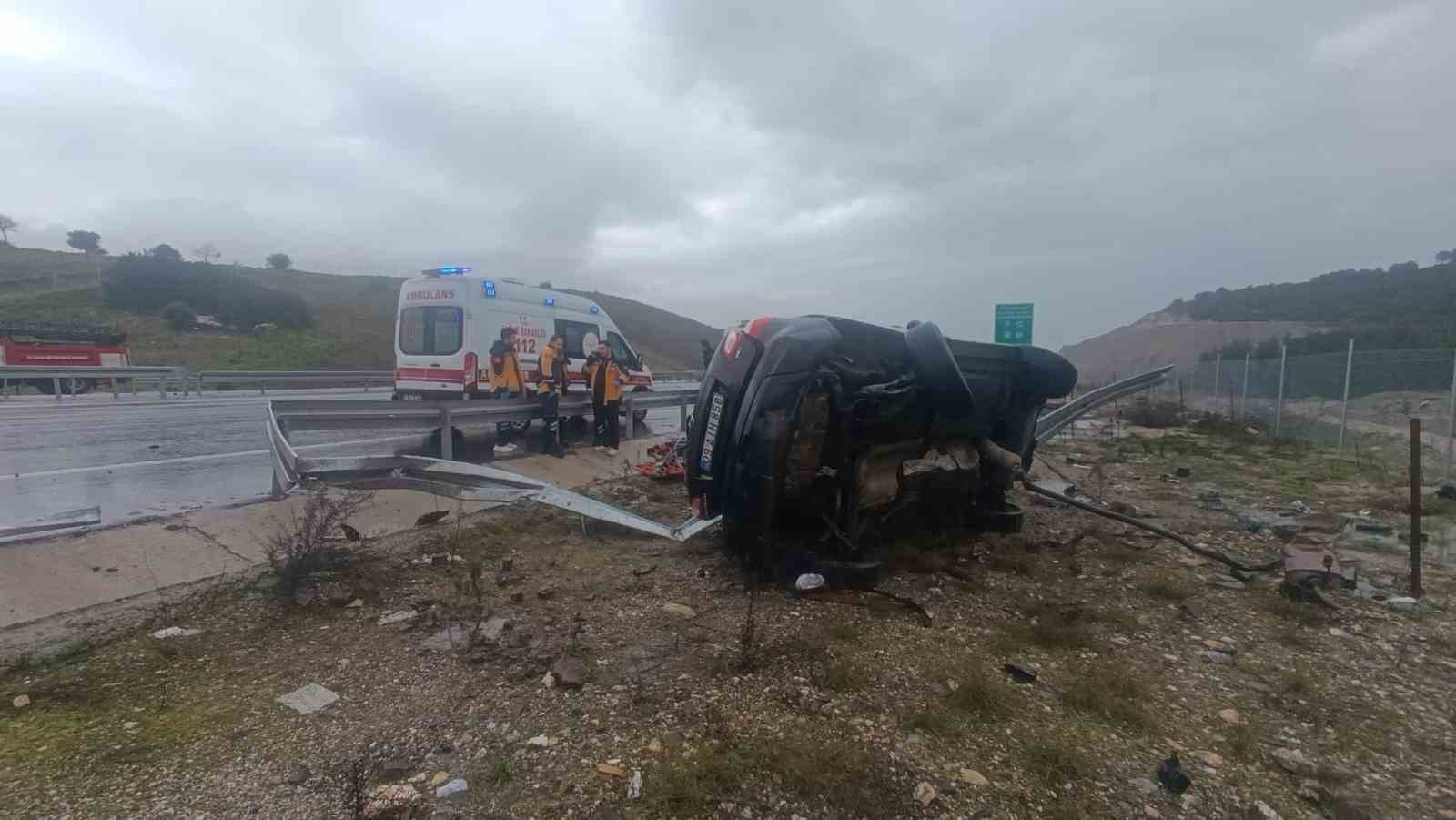 Kontrolden çıkan araç bariyere çarptı: 2 ölü
