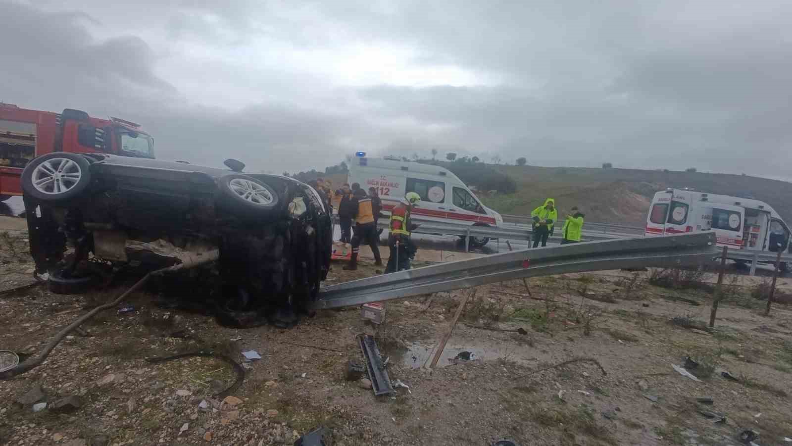 Kontrolden çıkan araç bariyere çarptı: 2 ölü
