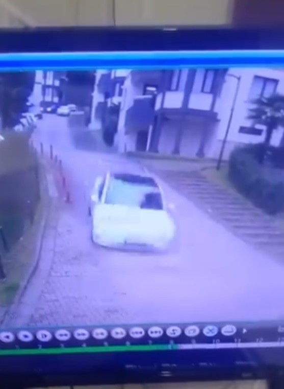 Kontrolden çıkan elektrikli araç otoparkı savaş alanına çevirdi
