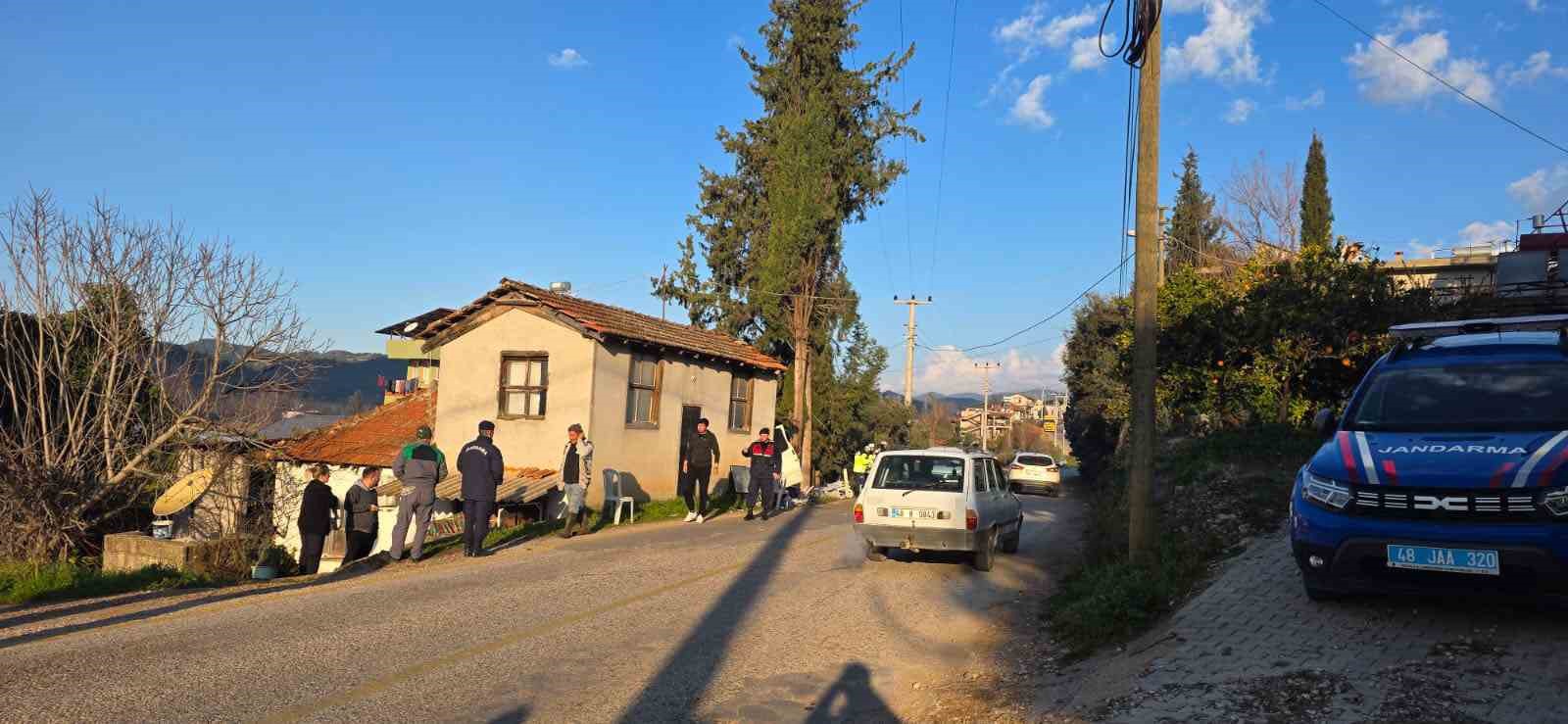 Kontrolden çıkan kamyonet eve çarptı: 1 ölü
