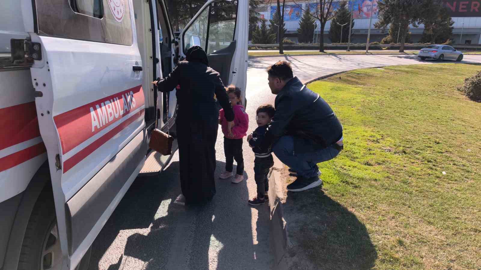 Kontrolden çıkan motosiklet devrildi : 4 yaralı
