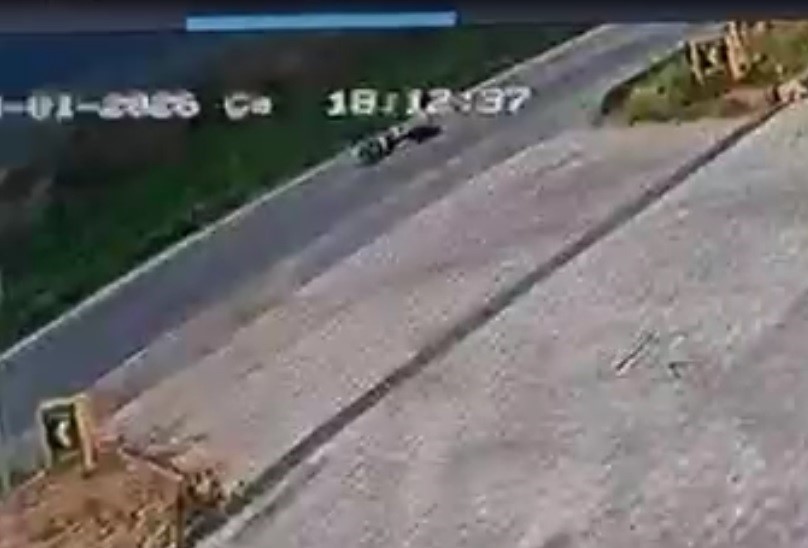 Kontrolden çıkan motosiklet devrildi, sürücüsü yaralandı
