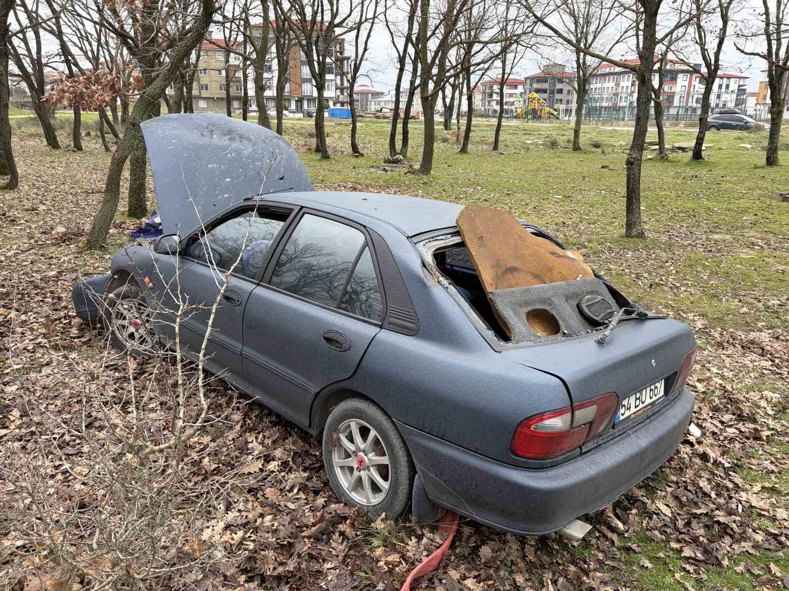 Kontrolden çıkan otomobil ağaçlık alana daldı: 1 yaralı
