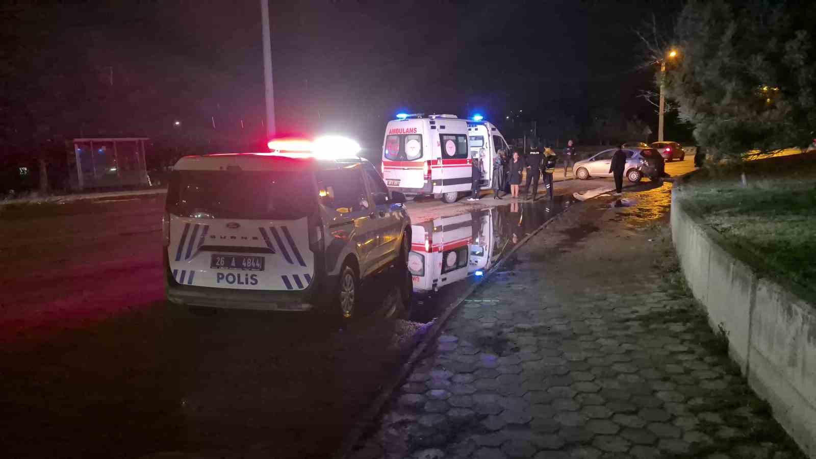 Kontrolden çıkan otomobil dönerek arkasını duvara çarptı
