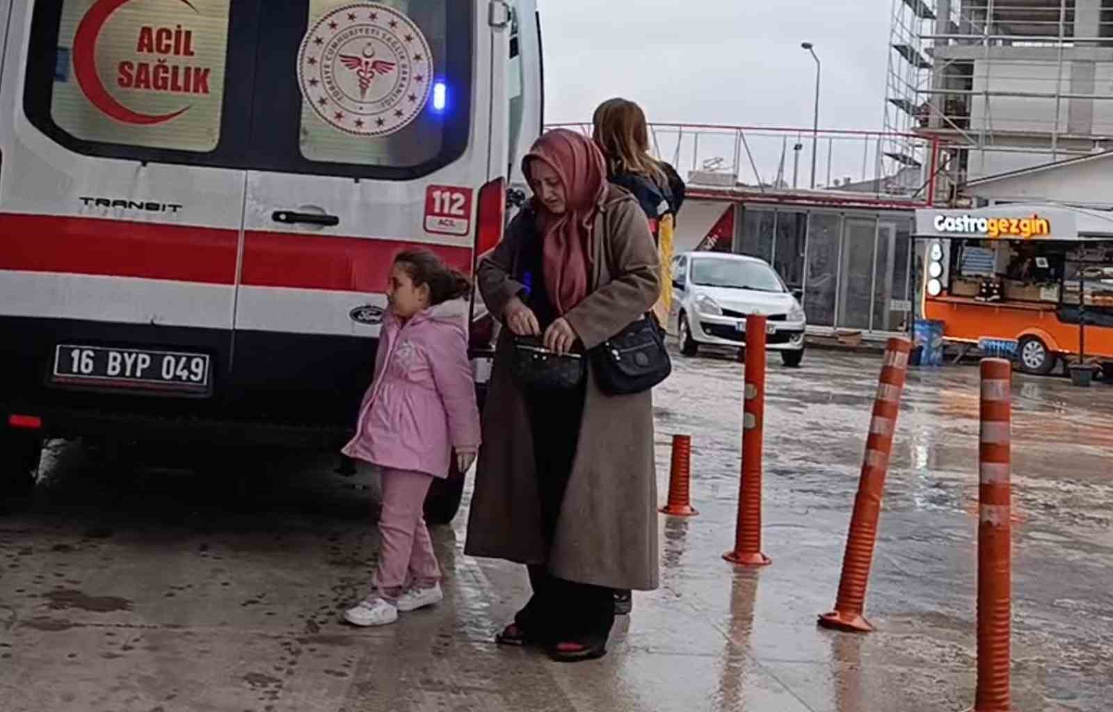 Kontrolden çıkan otomobil istinat duvarına çarptı: 4 yaralı
