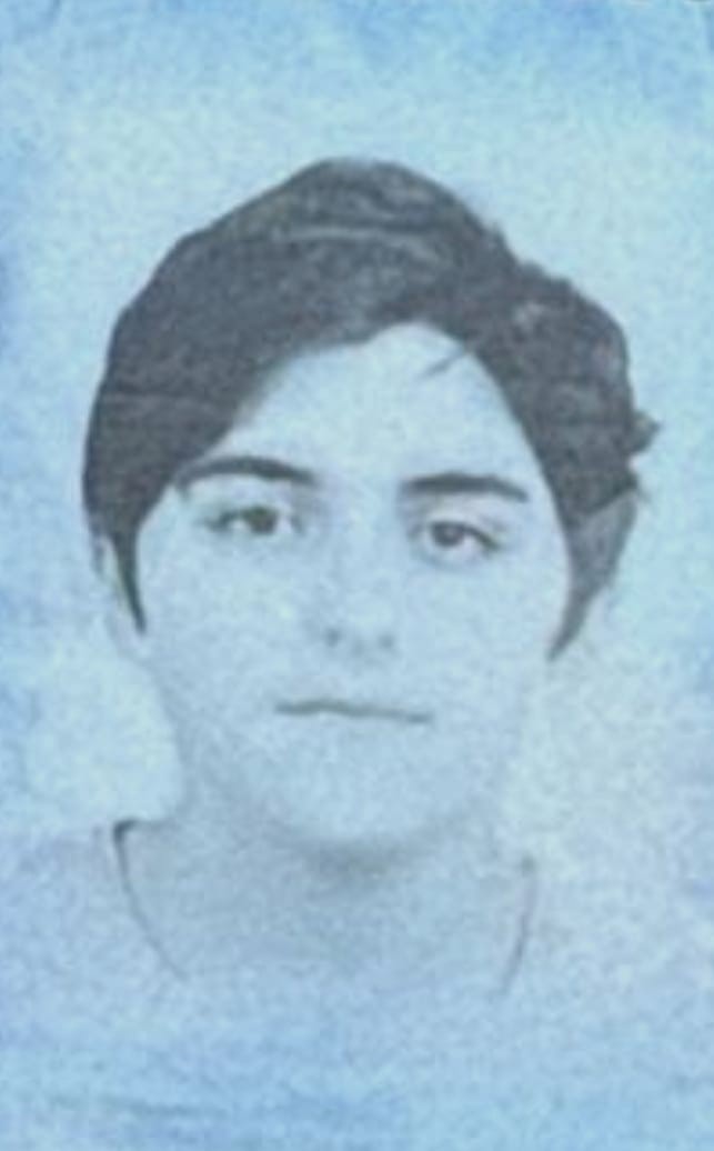 Kontrolden çıkan otomobil reklam panosuna çarptı: 1 ölü, 2 yaralı
