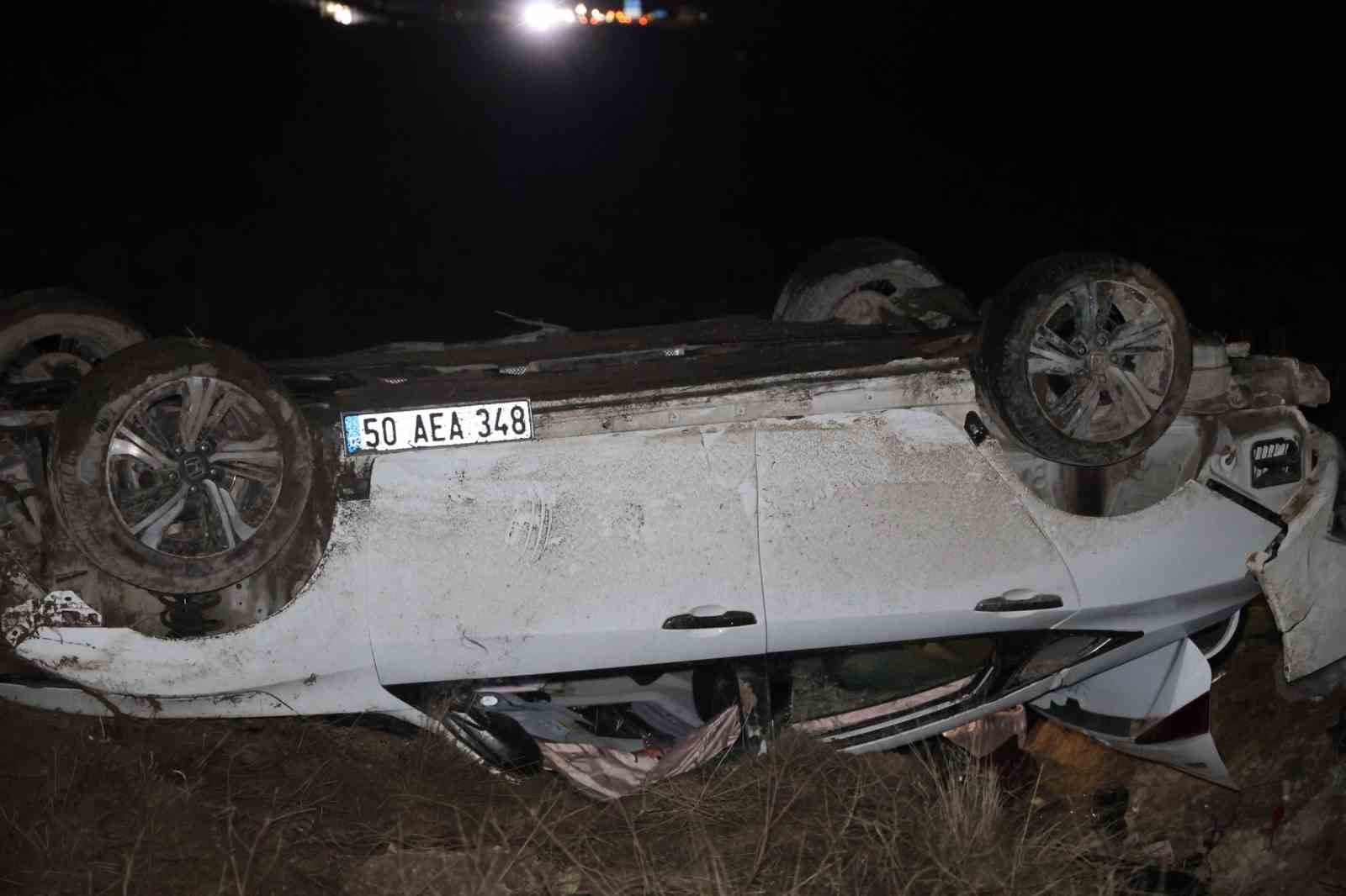 Kontrolden çıkan otomobil şarampole uçtu: 4 yaralı
