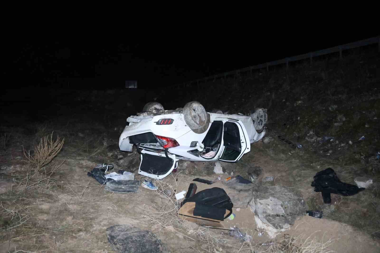 Kontrolden çıkan otomobil şarampole uçtu: 4 yaralı
