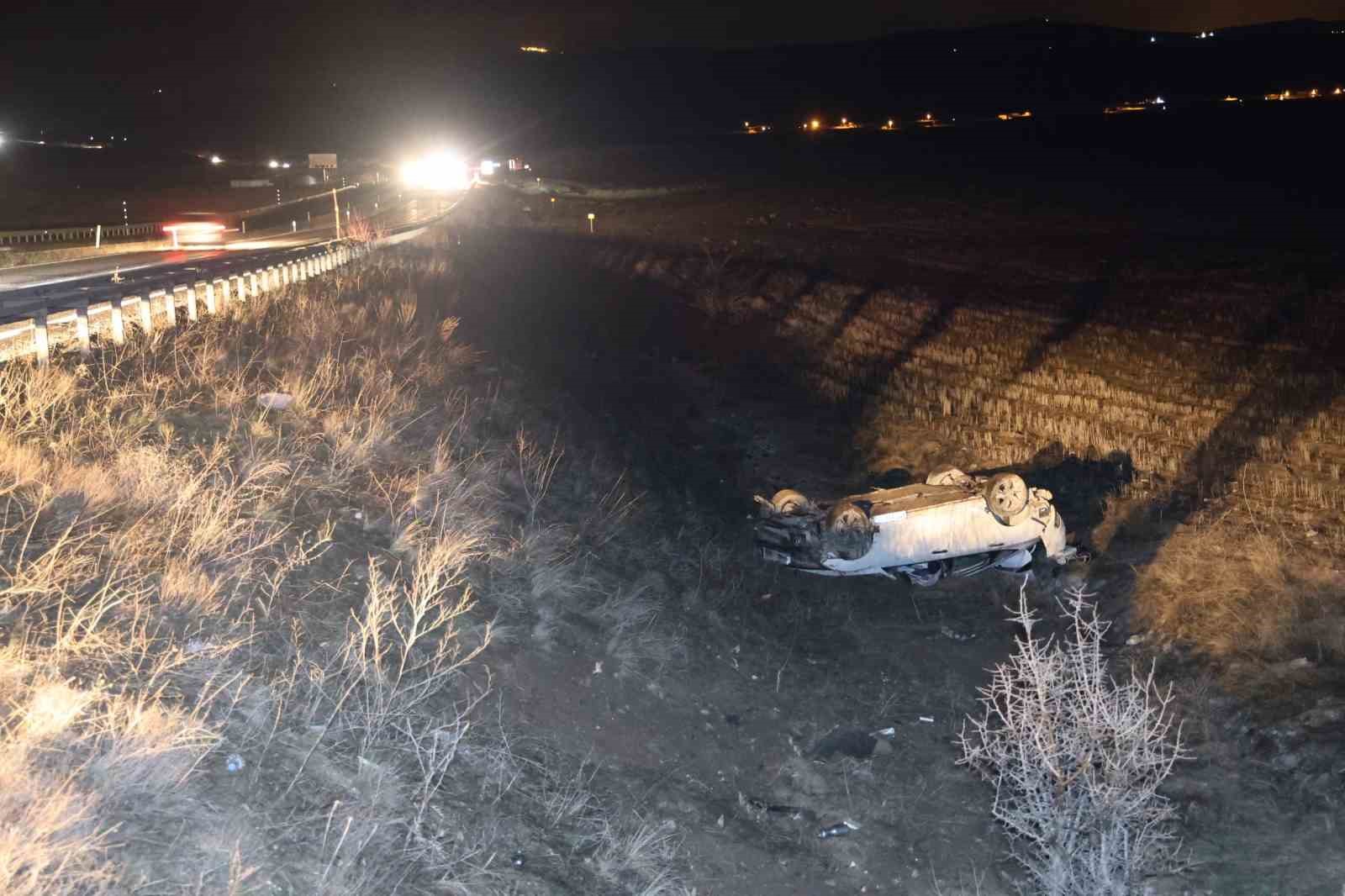 Kontrolden çıkan otomobil şarampole uçtu: 4 yaralı
