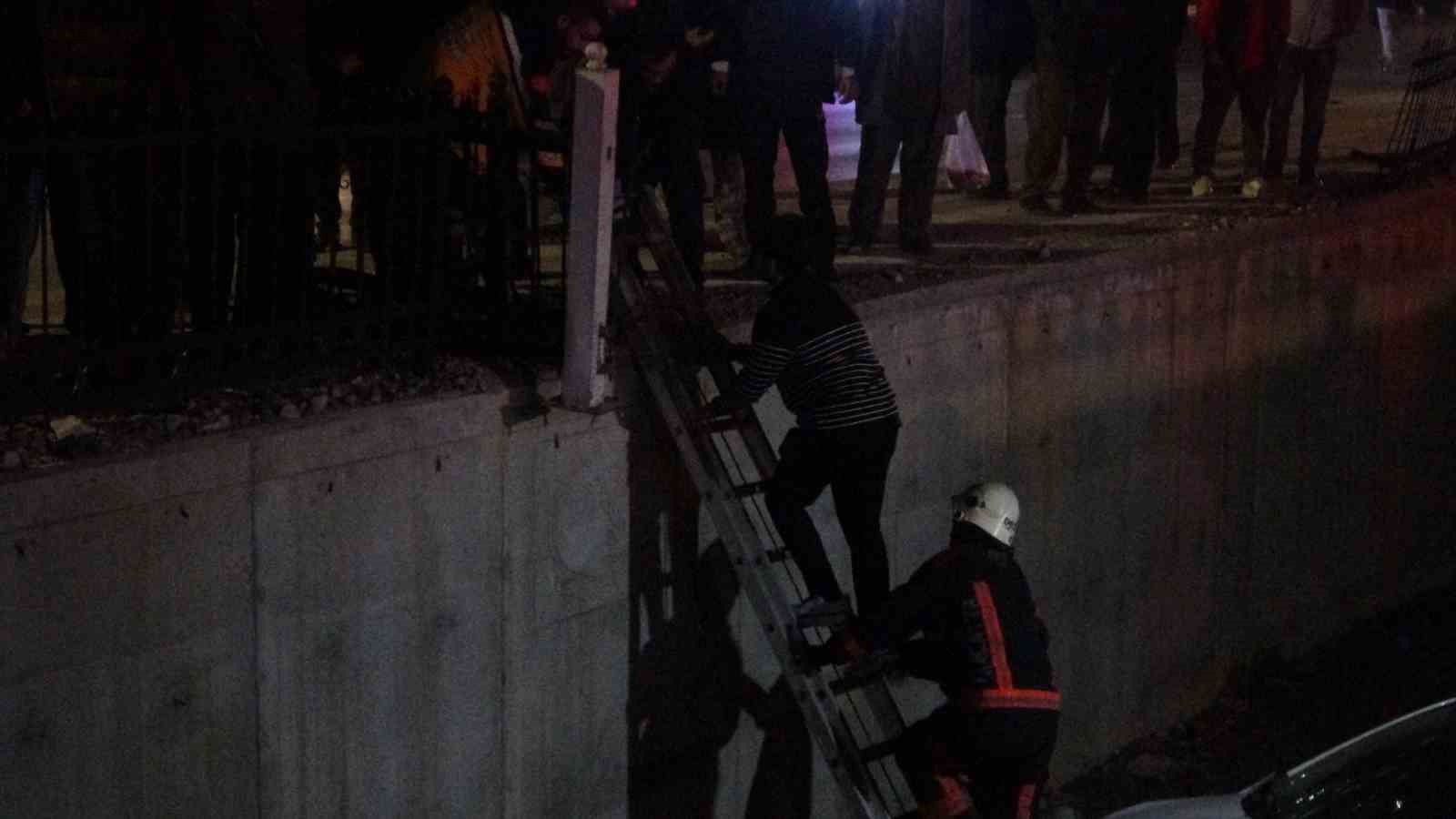 Kontrolden çıkan otomobil sulama kanalına düştü: 1 yaralı
