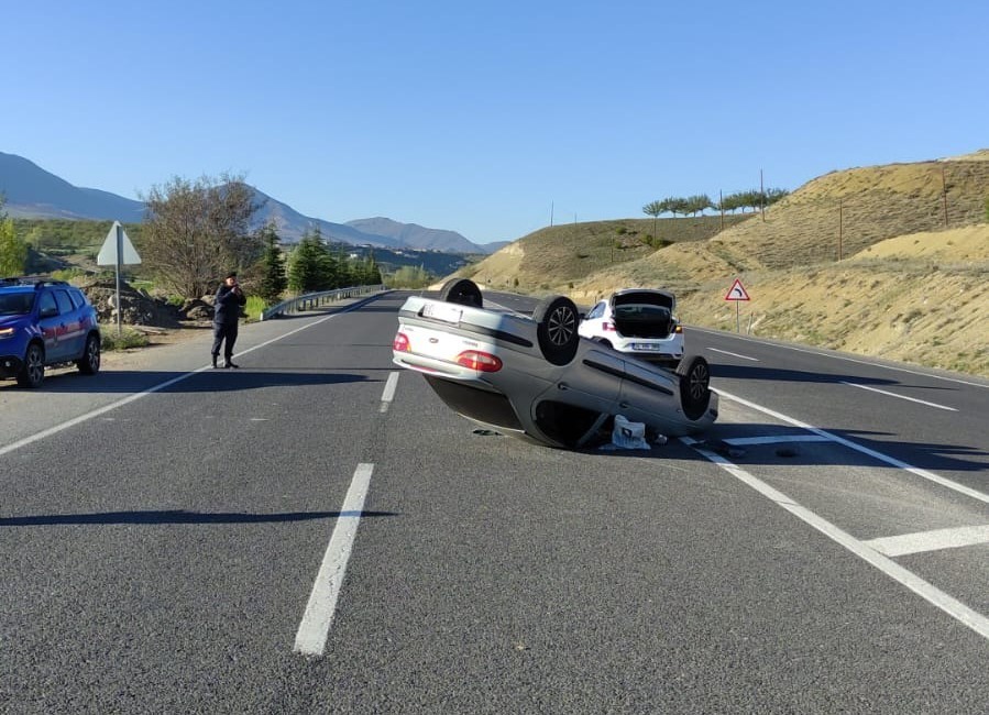 Kontrolden çıkan otomobil takla atıp ters döndü: 1 yaralı
