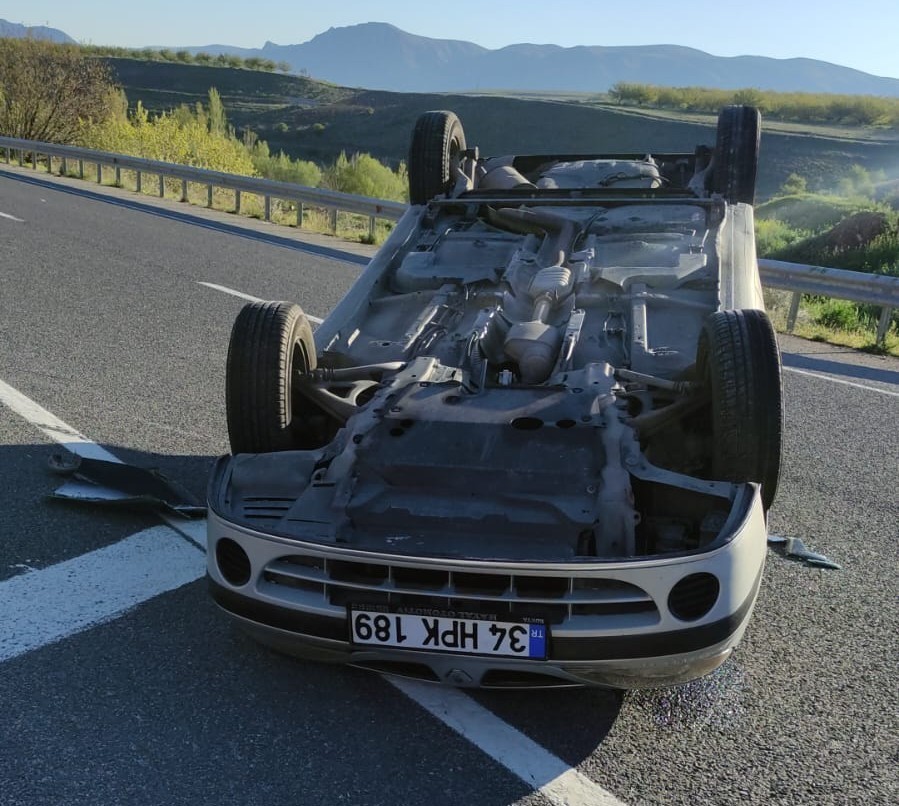 Kontrolden çıkan otomobil takla atıp ters döndü: 1 yaralı
