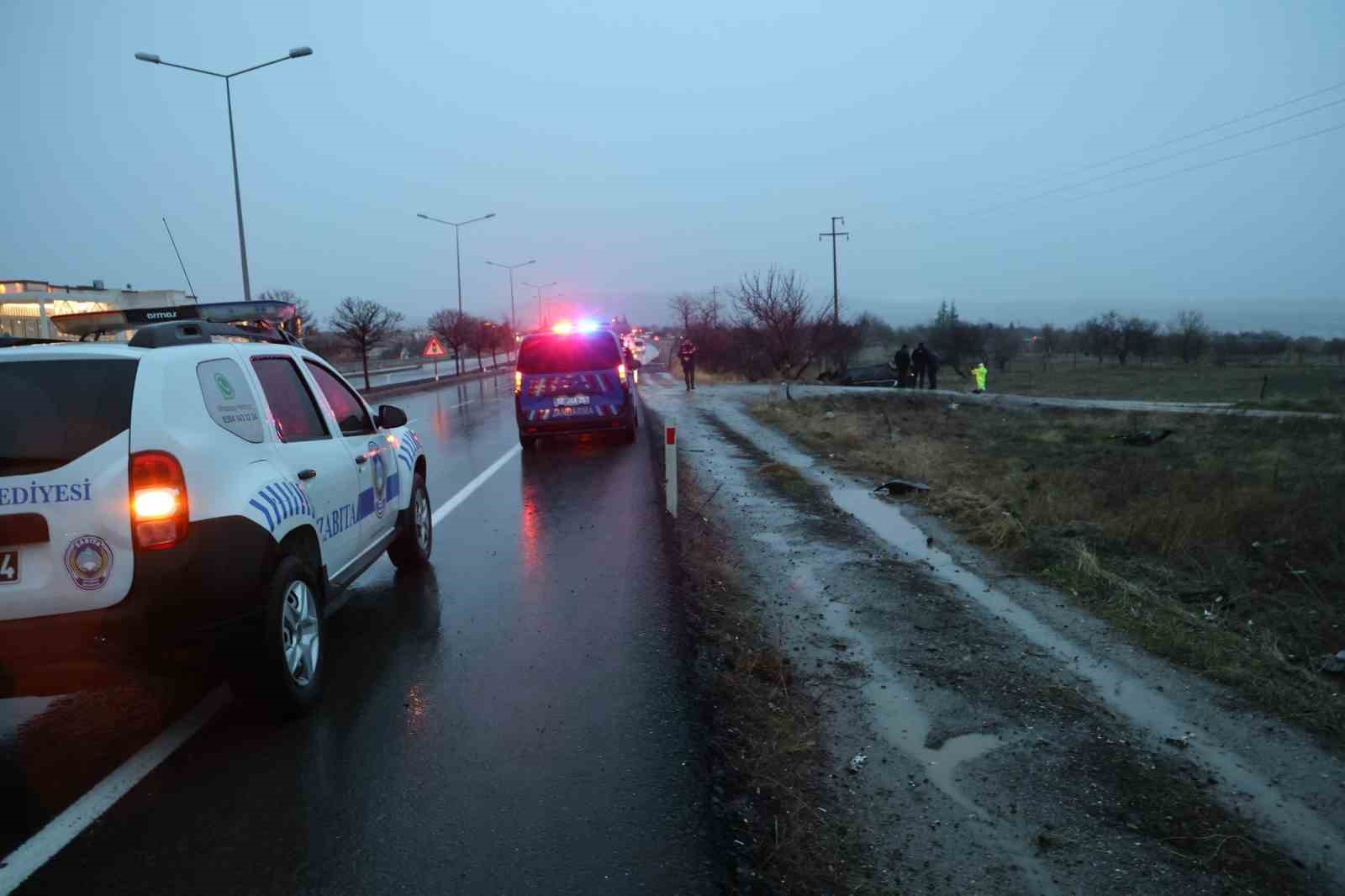 Kontrolden çıkan otomobil takla attı: 2 yaralı
