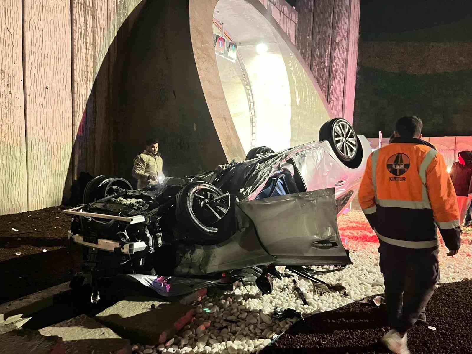 Kontrolden çıkan otomobil tünel girişinde takla attı: 1 yaralı
