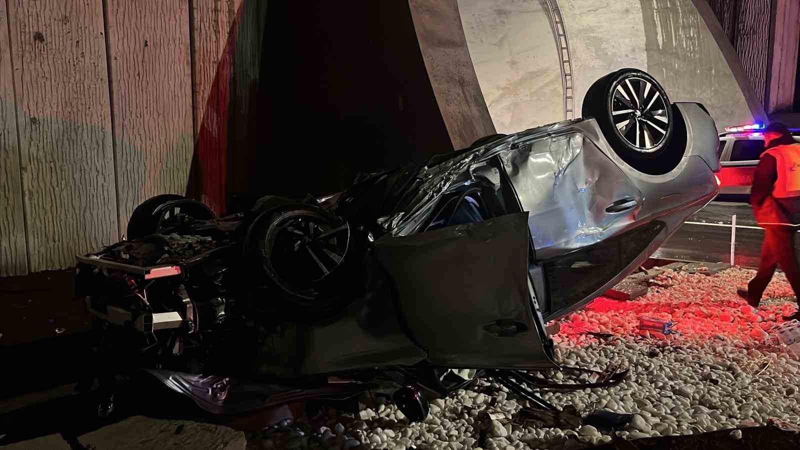 Kontrolden çıkan otomobil tünel girişinde takla attı: 1 yaralı
