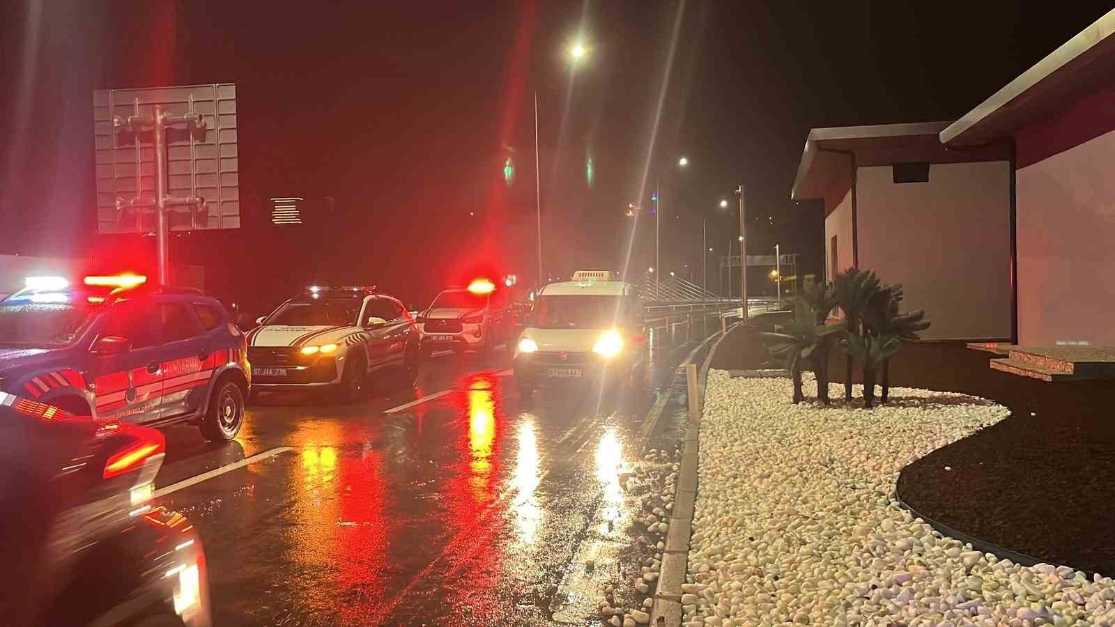 Kontrolden çıkan otomobil tünel girişinde takla attı: 1 yaralı
