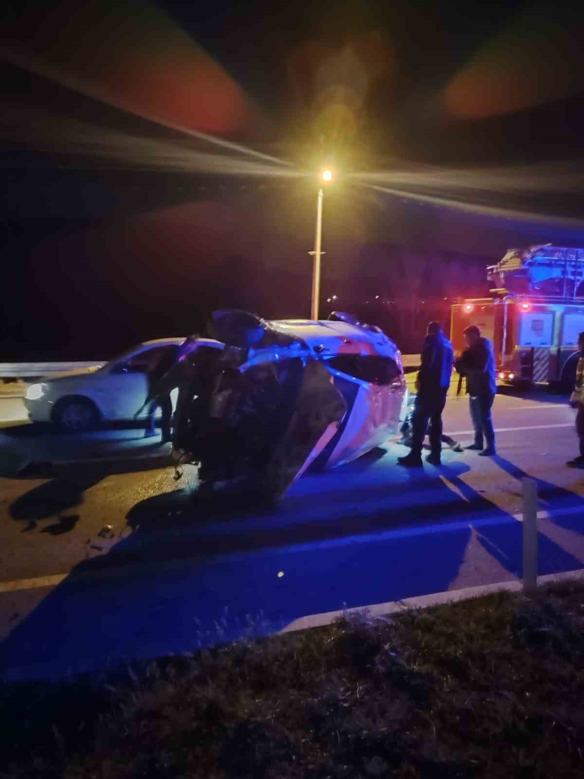 Kontrolden çıkan otomobil yan yattı
