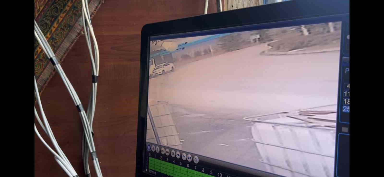 Kontrolden çıkan otomobilin çarptığı tırın deposu patladı
