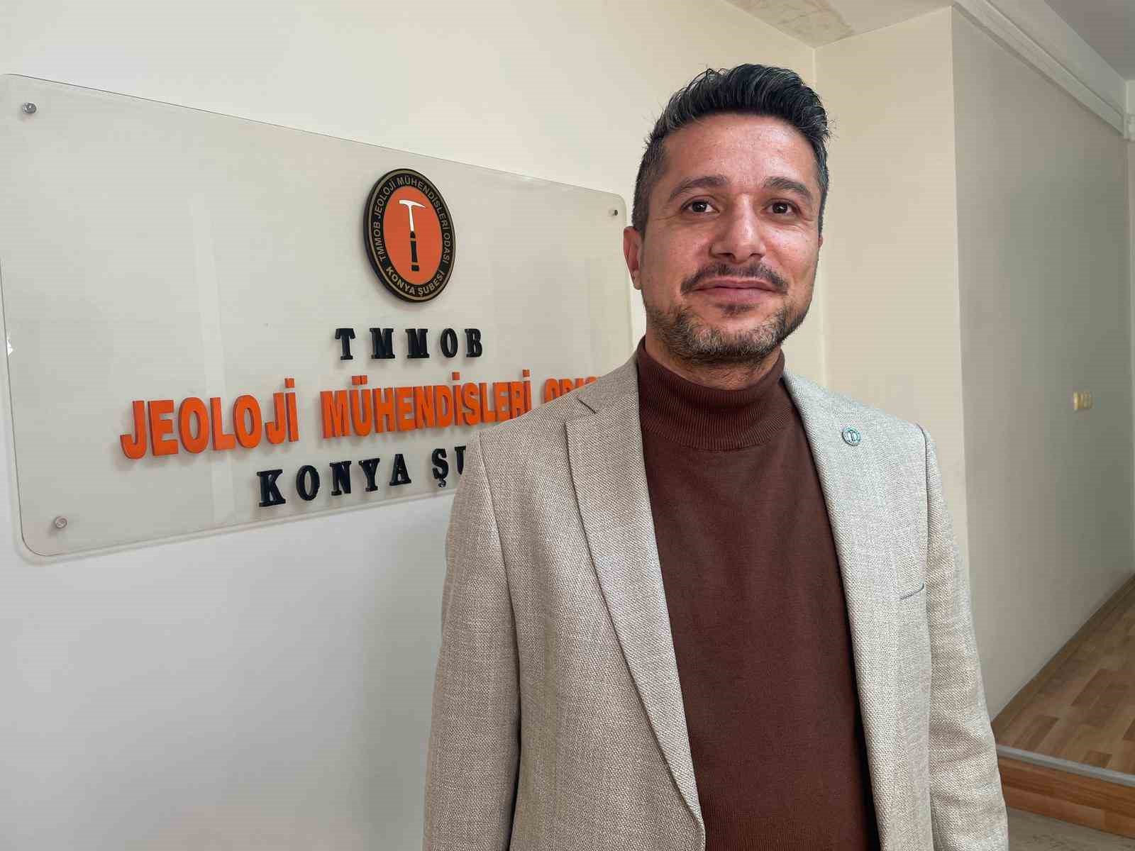 Kontrolsüz ve yoğun yeraltı suyu kullanımının bedeli: Ovadaki obruklar
