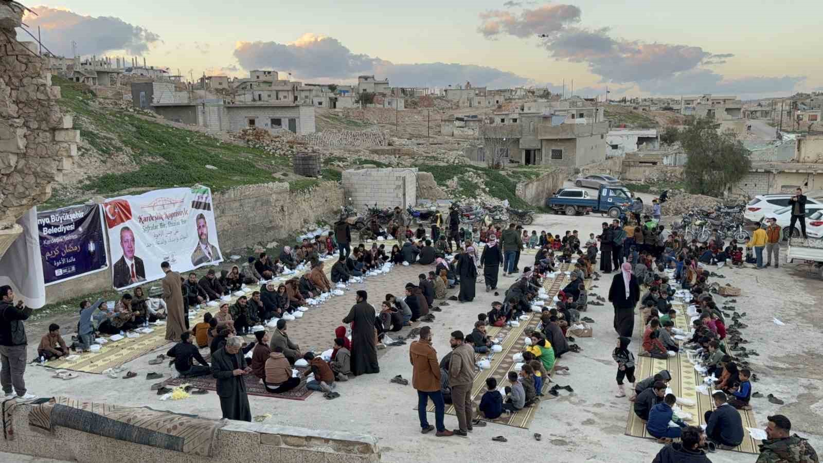 Konya Büyükşehir, Suriye’de iftar sofraları kuruyor
