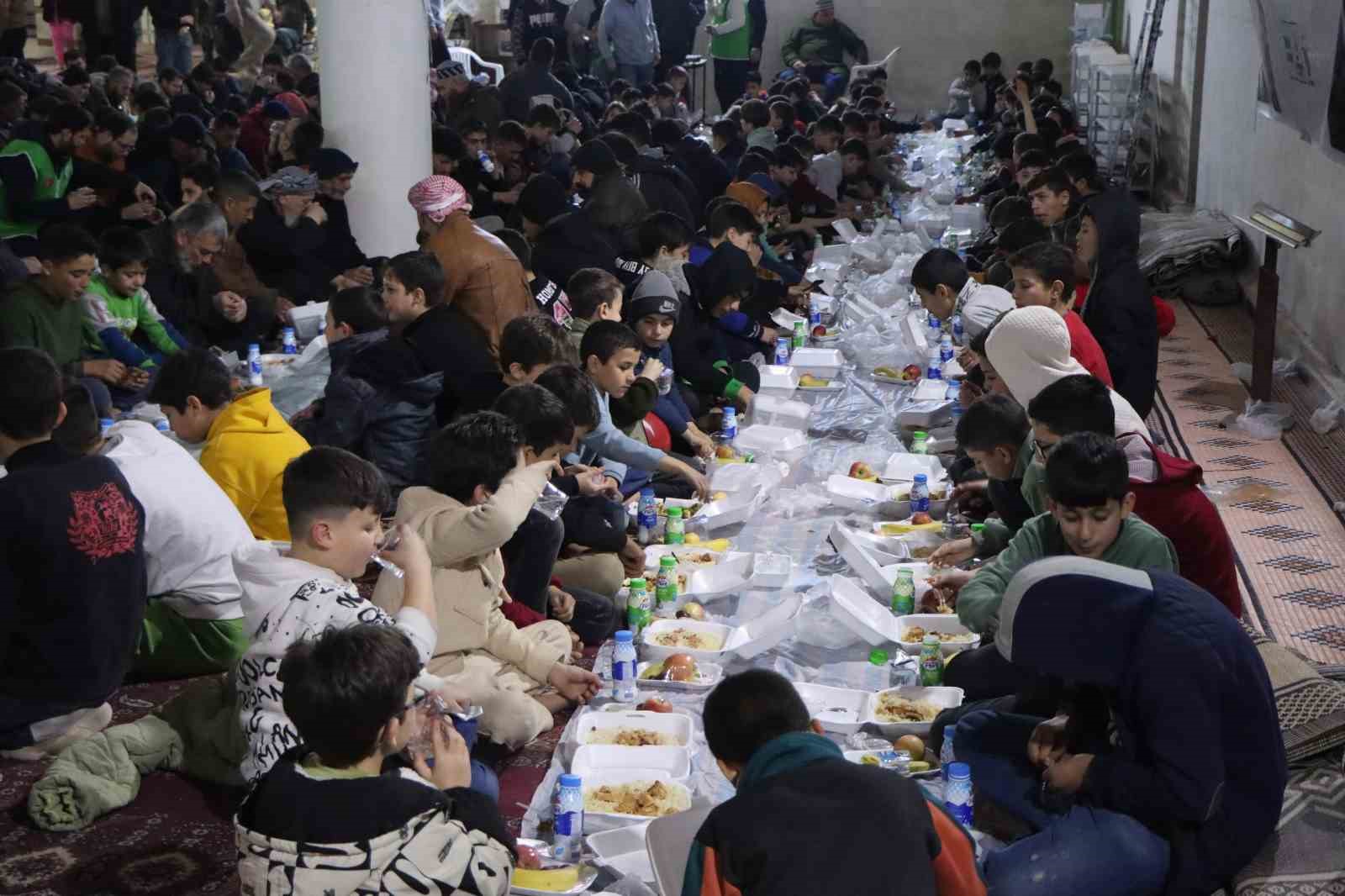 Konya Büyükşehir, Suriye’de iftar sofraları kuruyor
