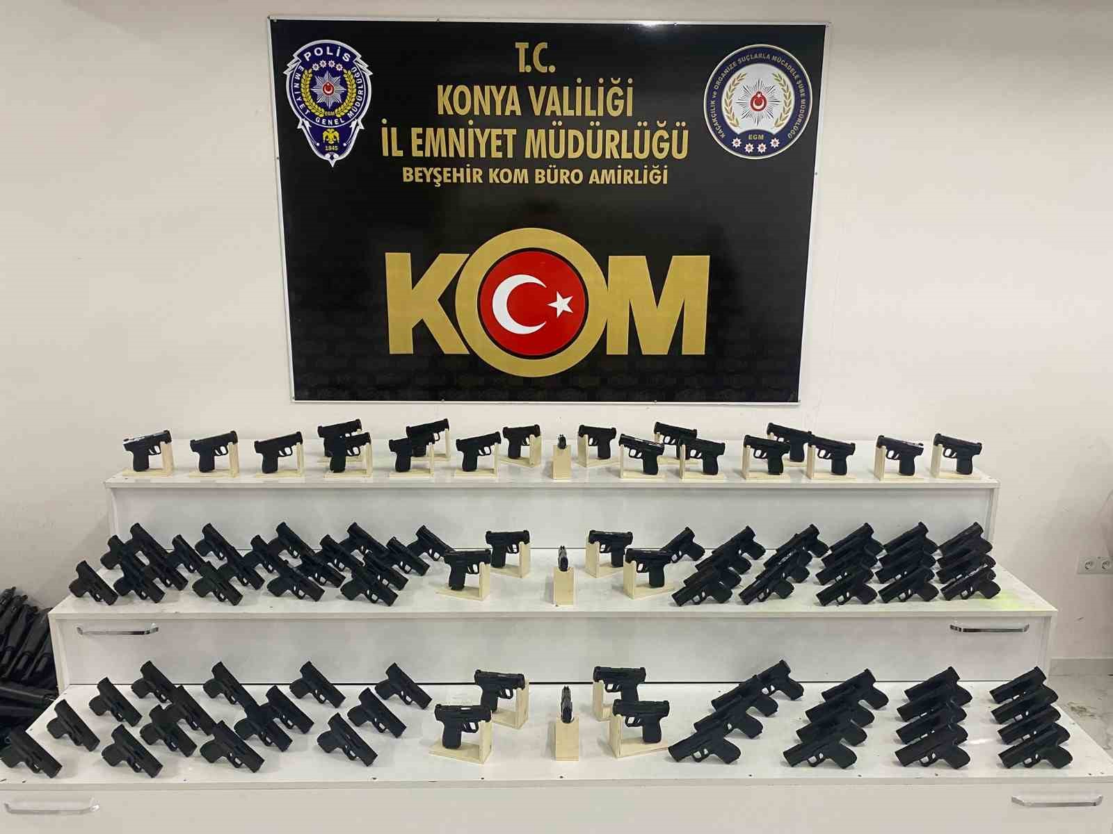 Konya polisinden silah kaçakçılarına operasyon
Konya polisinden silah kaçakçılarına operasyon
